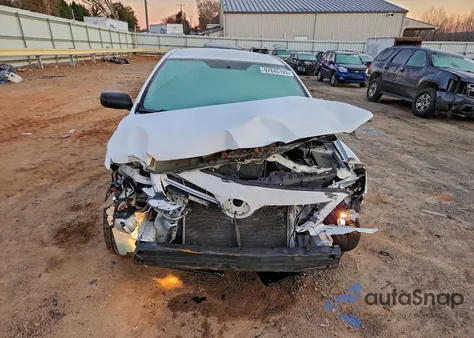 2013 Toyota Corolla Base z USA, uszkodzony, nr VIN 2T1BU4EE3DC992879